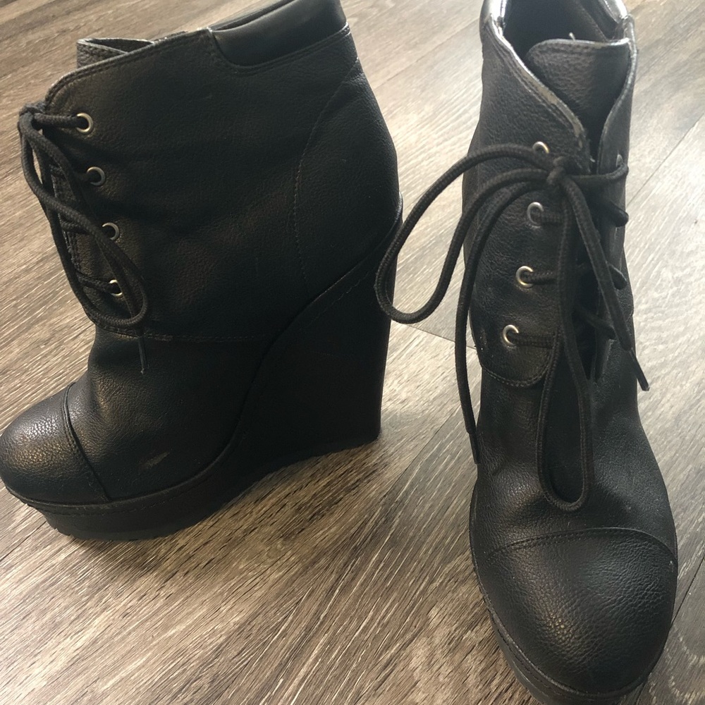 Platform booties - Picture 2 of 2